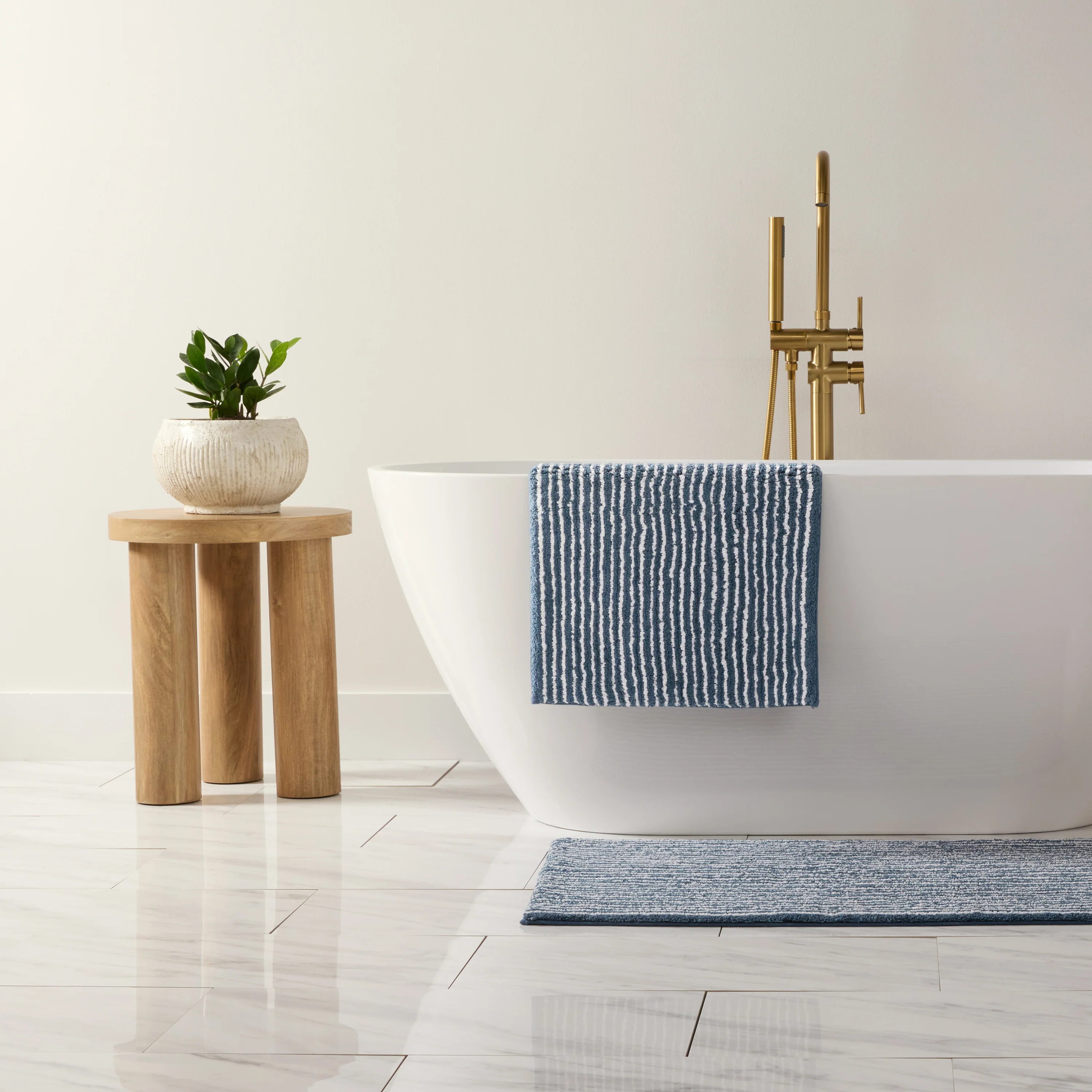 100% Cotton Pin Striped Patterned Bath Mat - Image 6