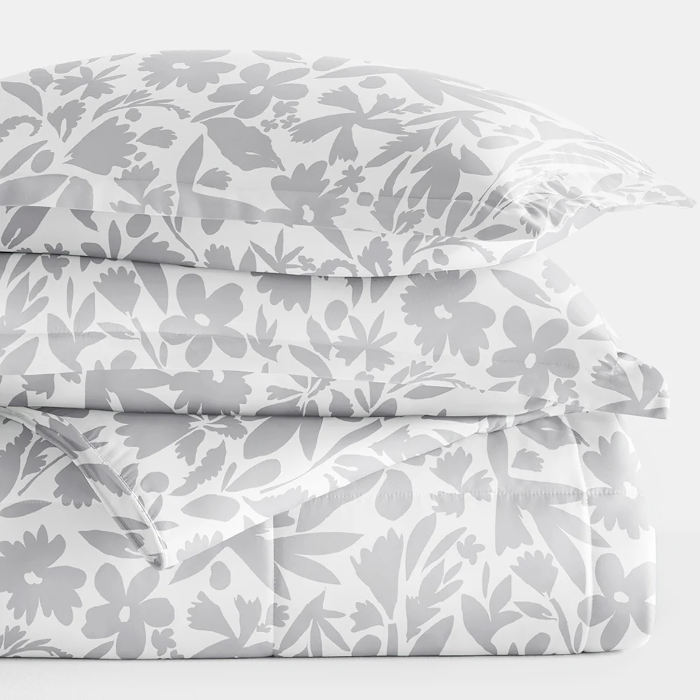 Abstract Garden Patterned Down-Alternative Comforter Set - Image 5