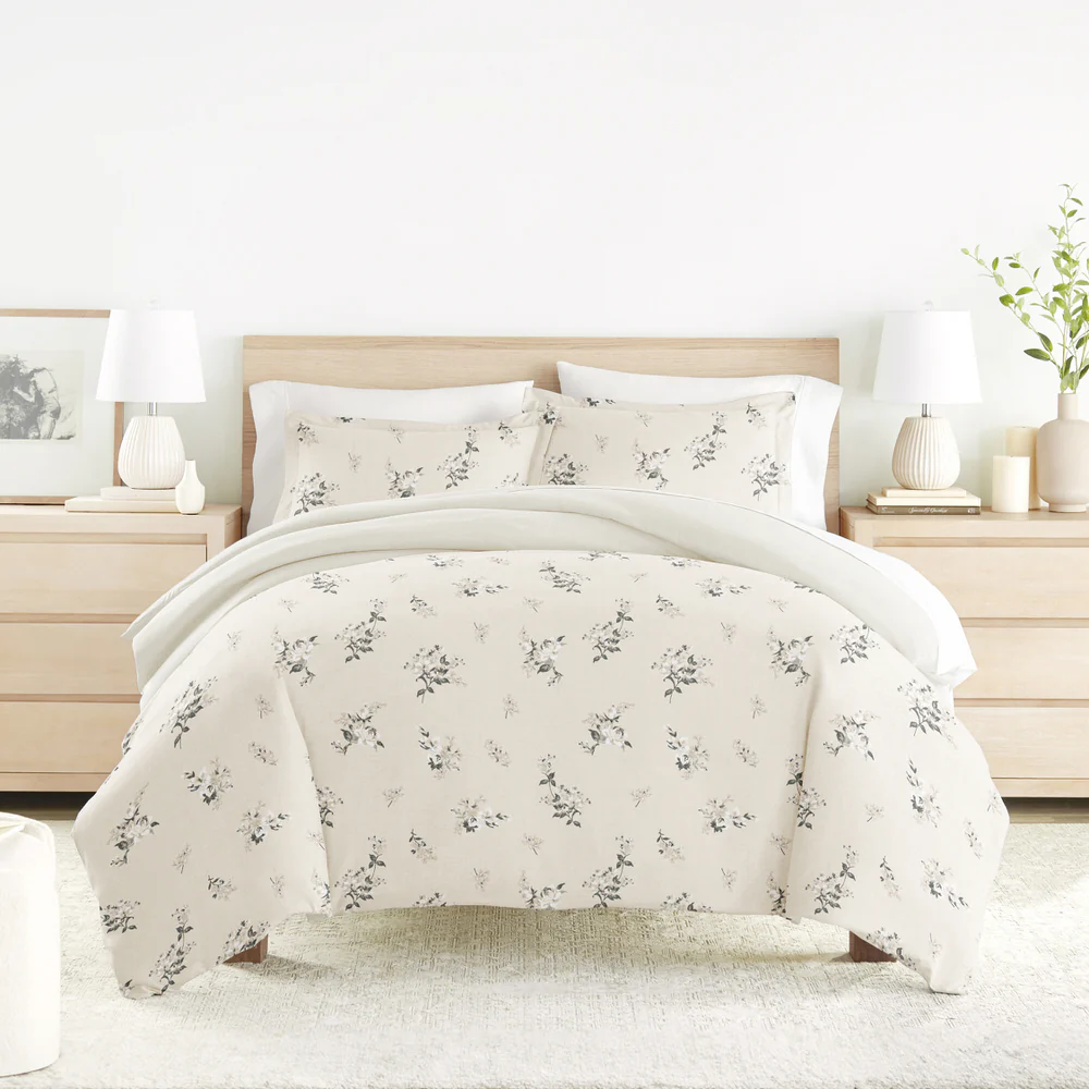 Delicate Floral Pattern 3-Piece Reversible Duvet Cover Set - Image 5