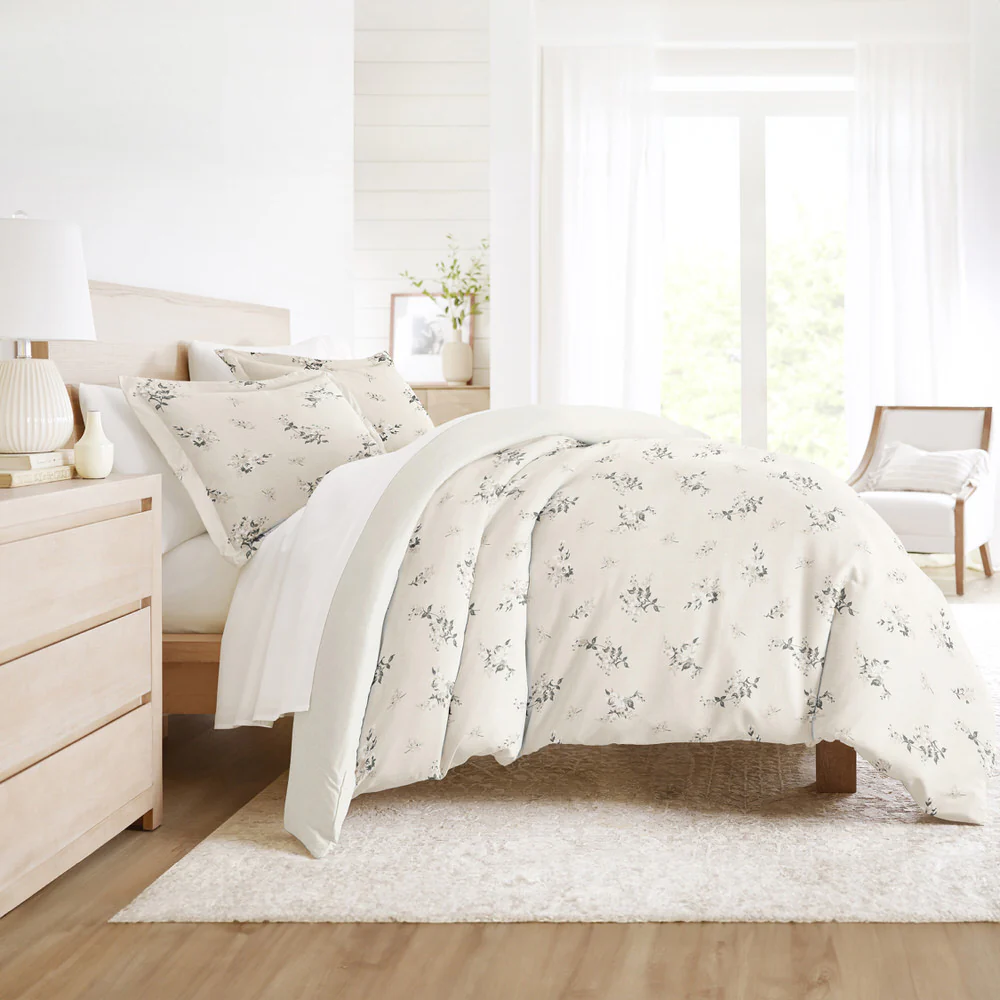 Delicate Floral Pattern 3-Piece Reversible Duvet Cover Set - Image 7