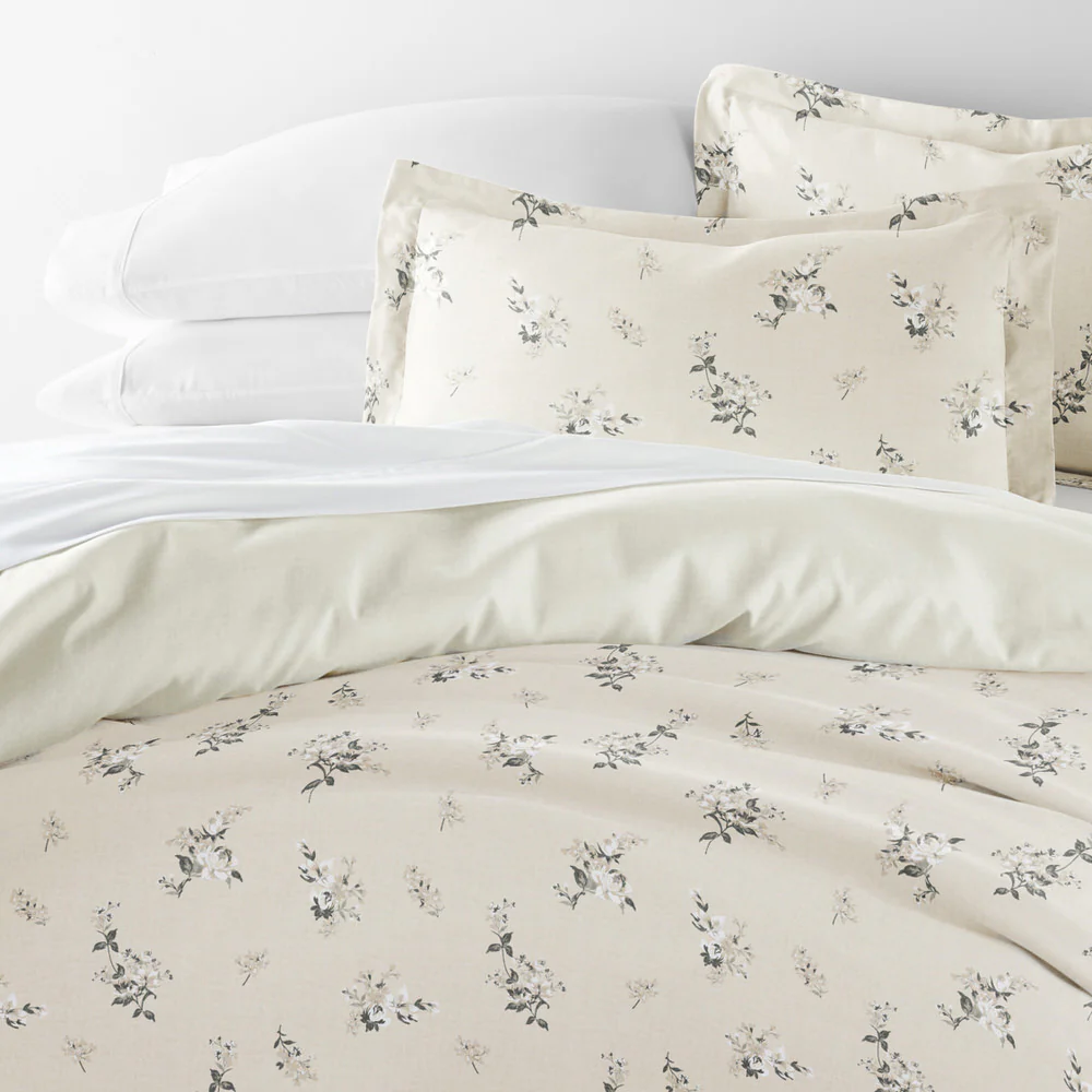 Delicate Floral Pattern 3-Piece Reversible Duvet Cover Set - Image 9