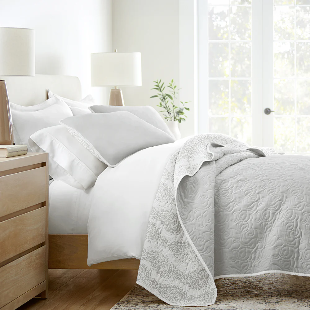 Distressed Damask Reversible Quilted Coverlet Set - Image 4