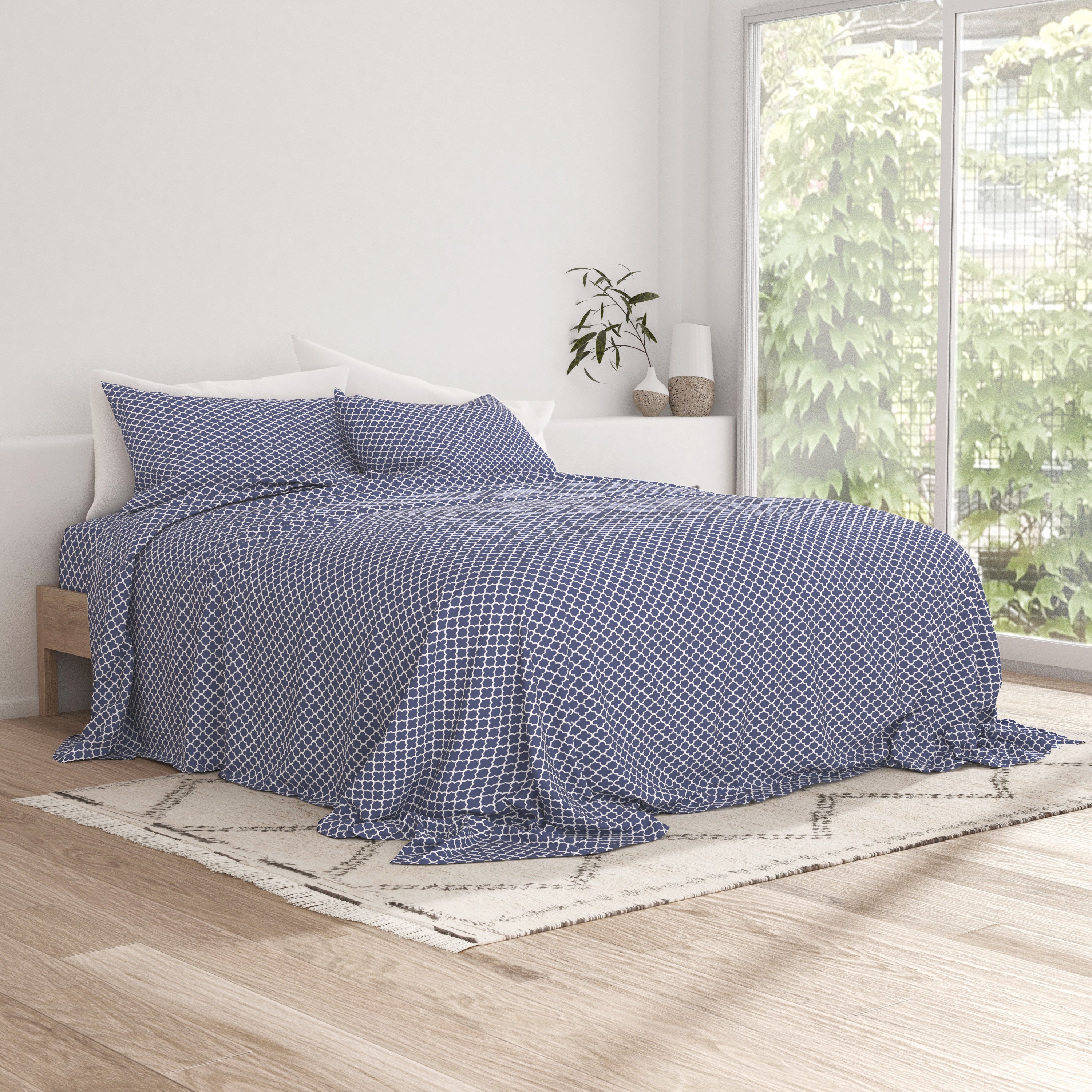 Quatrefoil Pattern 4-Piece Sheet Set - Image 7