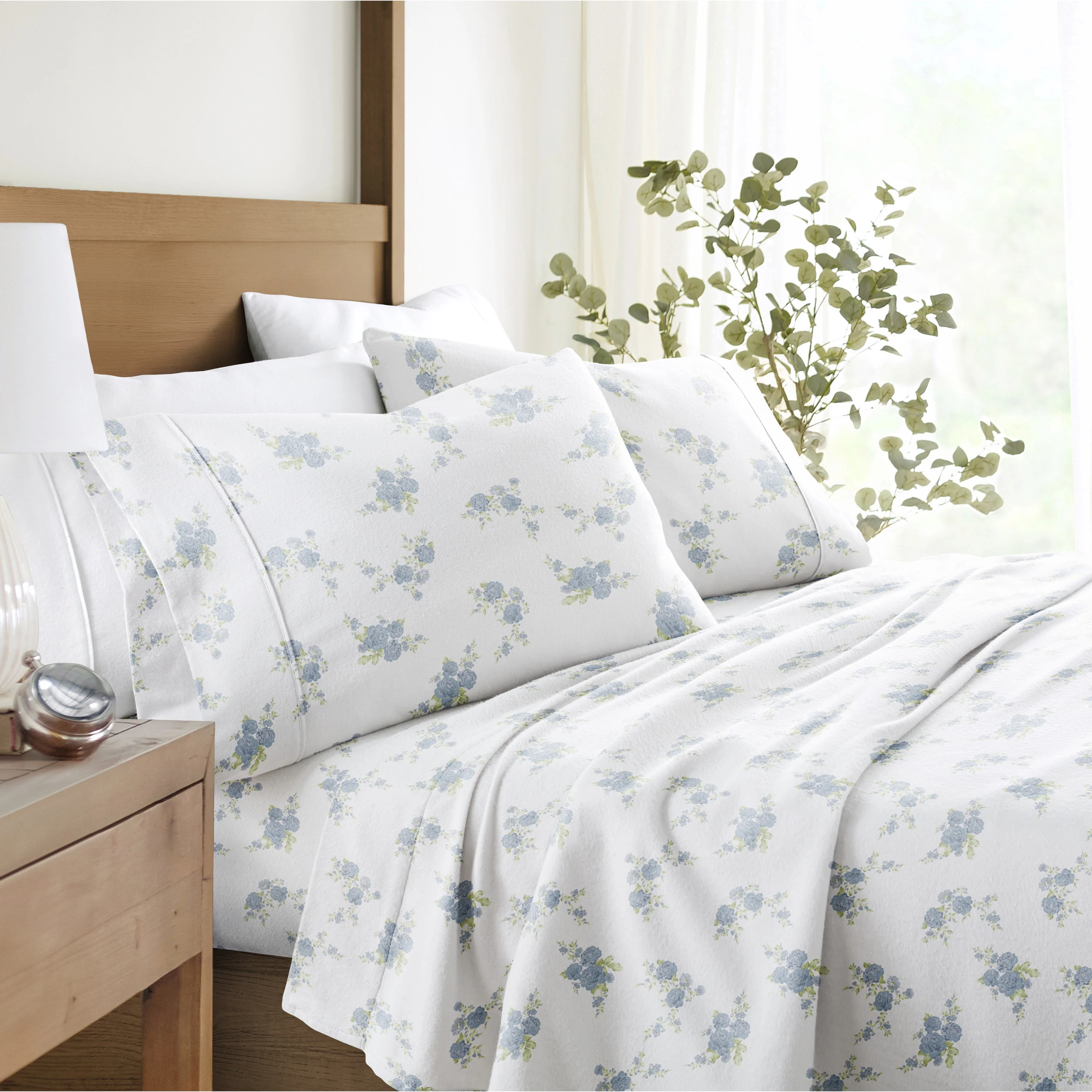 Rose Bunch 4-Piece Flannel Sheet Set - Image 3