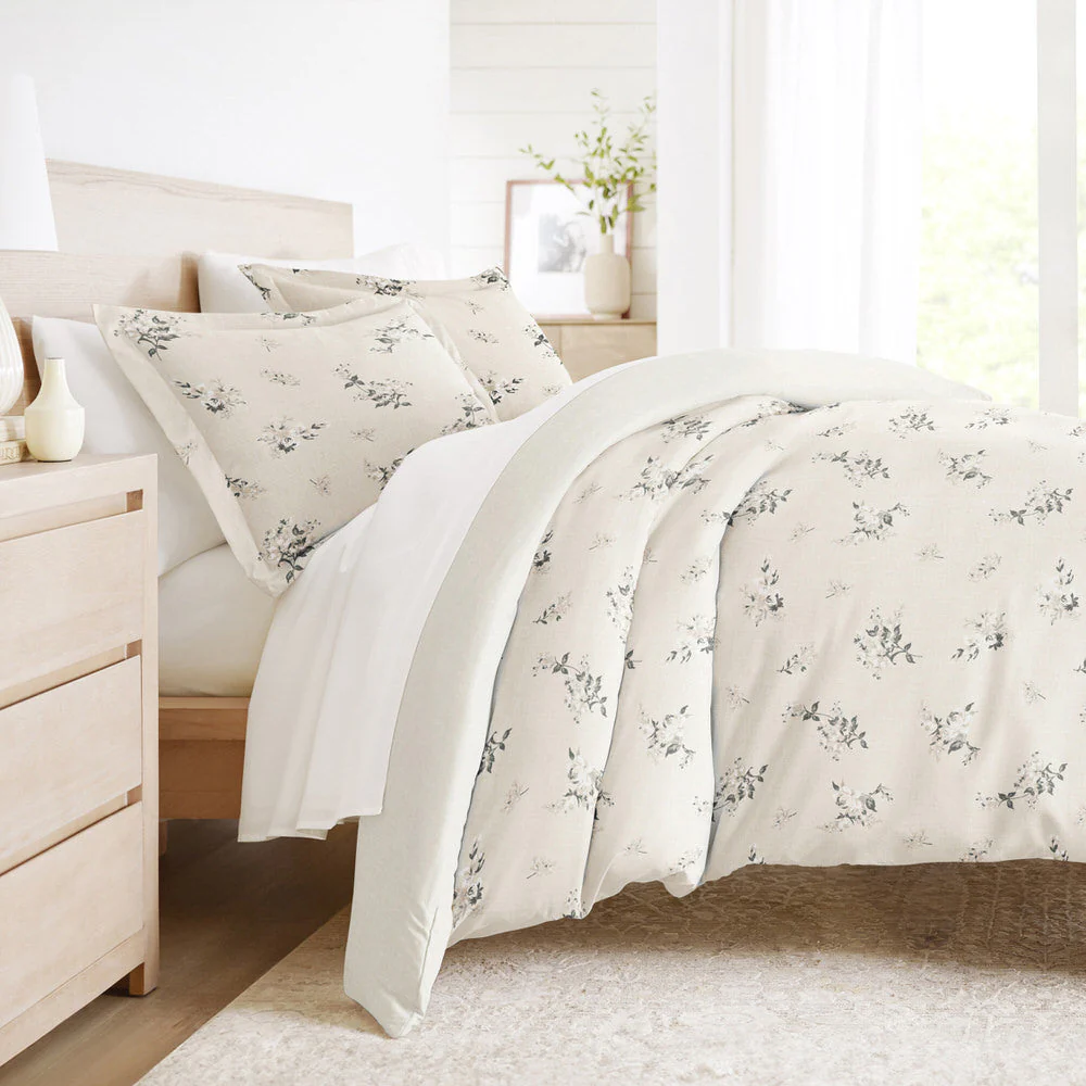 Delicate Floral Pattern 3-Piece Reversible Duvet Cover Set (Sale) - Image 3