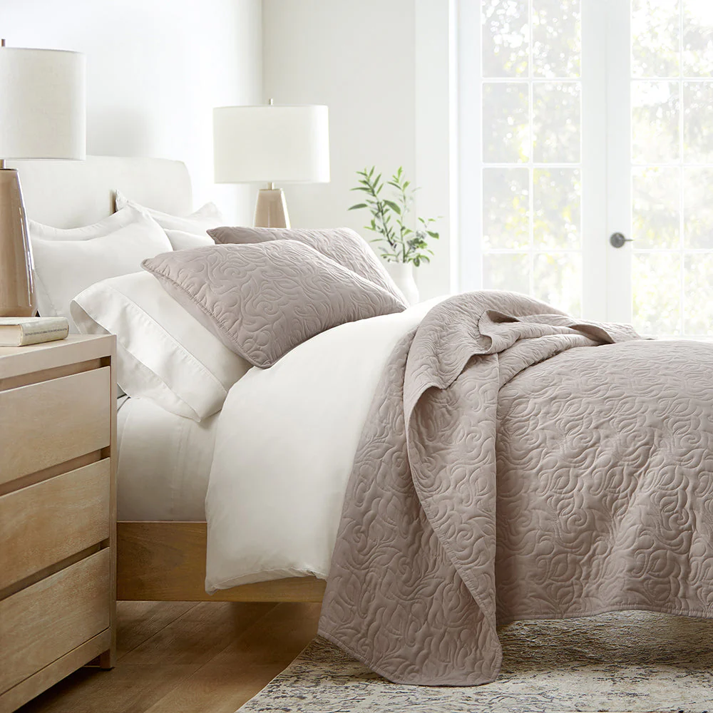 Sale - Floral 3-Piece Quilted Coverlet Set - Image 6