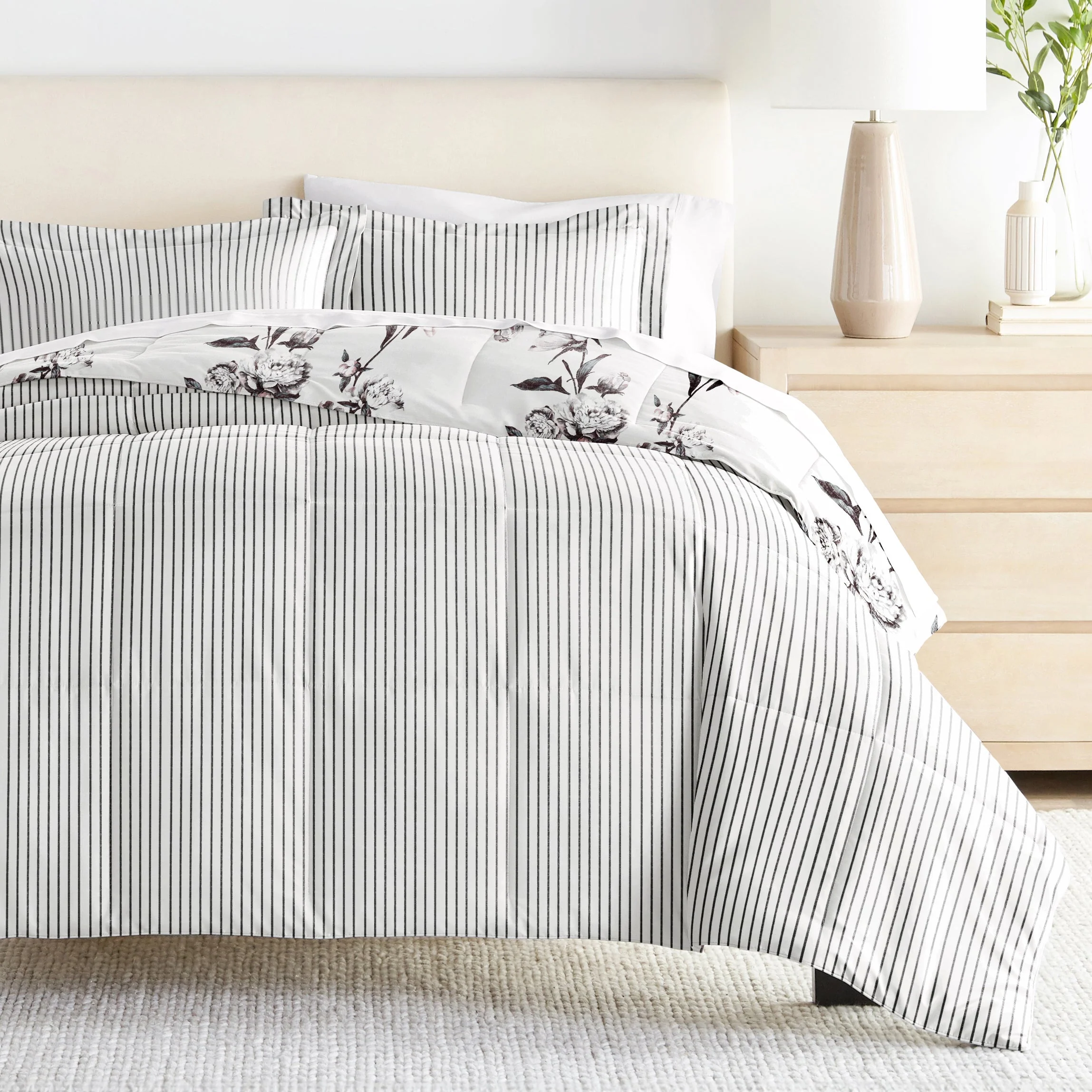 Vintage Magnolia Reversible Down-Alternative Comforter Set (Sale) - Image 4