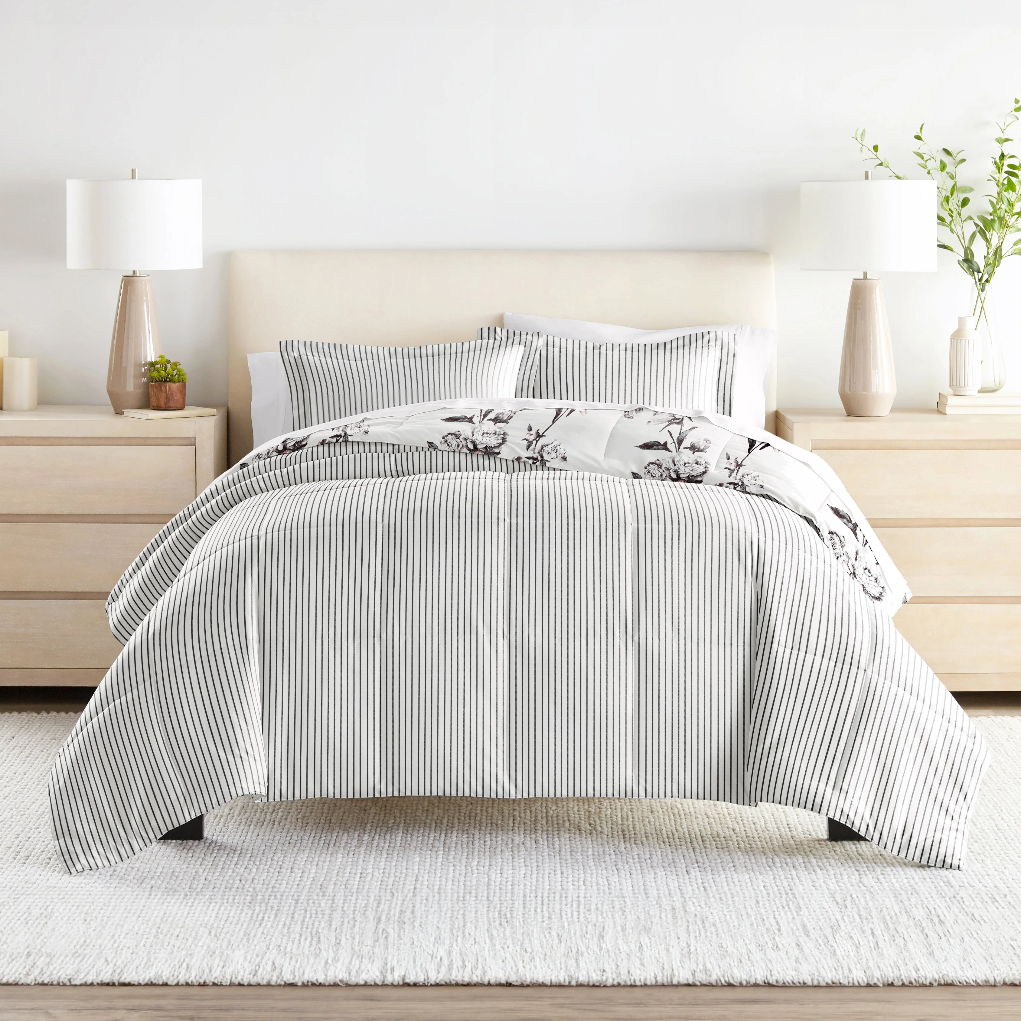 Vintage Magnolia Reversible Down-Alternative Comforter Set (Sale) - Image 6