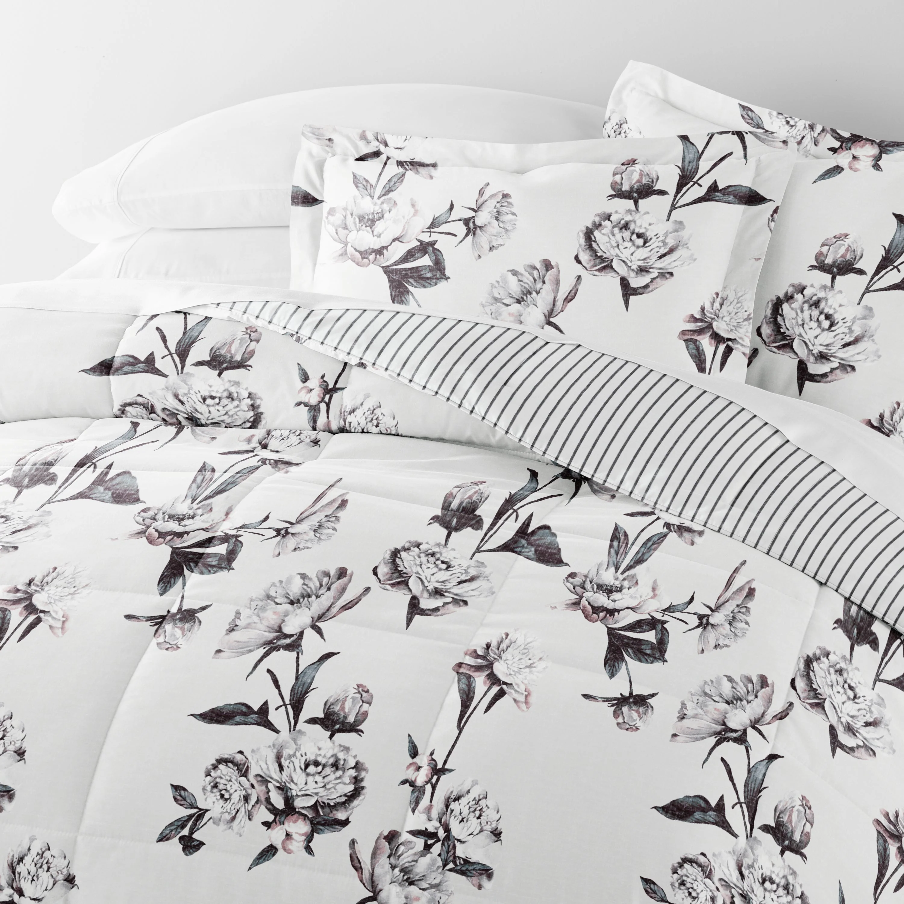 Vintage Magnolia Reversible Down-Alternative Comforter Set (Sale) - Image 7