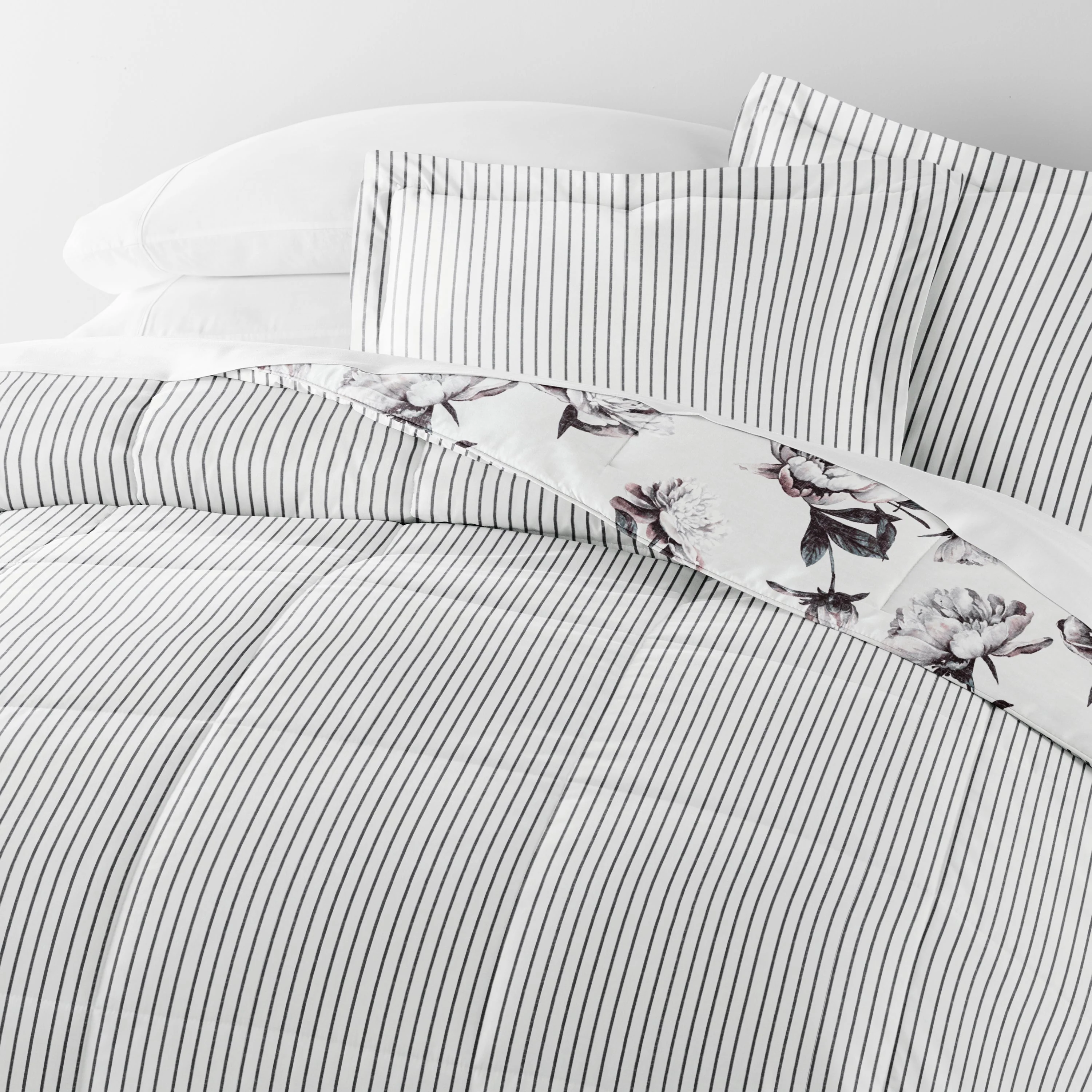Vintage Magnolia Reversible Down-Alternative Comforter Set (Sale) - Image 8