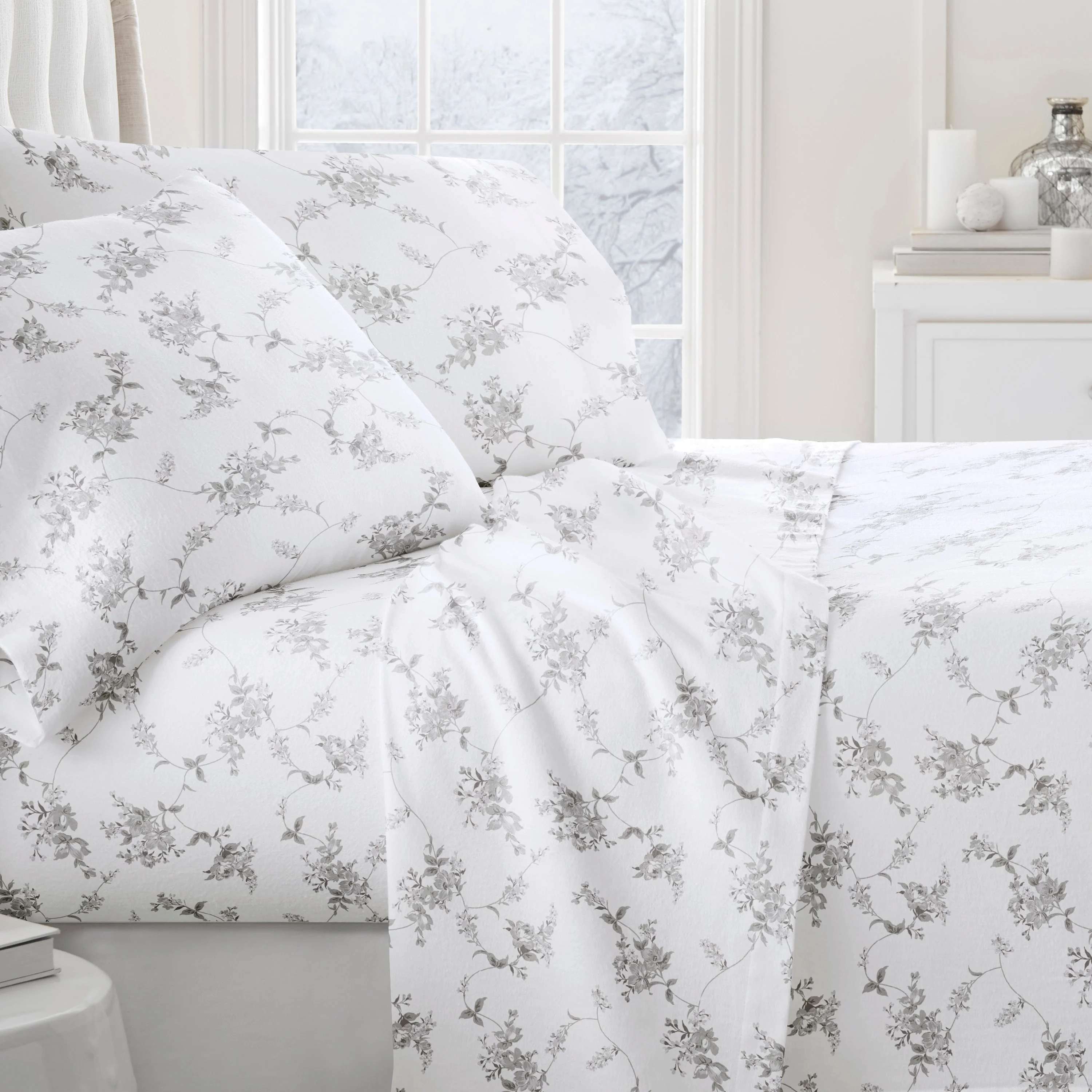 Sylvan Rose 4-Piece Flannel Sheet Set - Image 3
