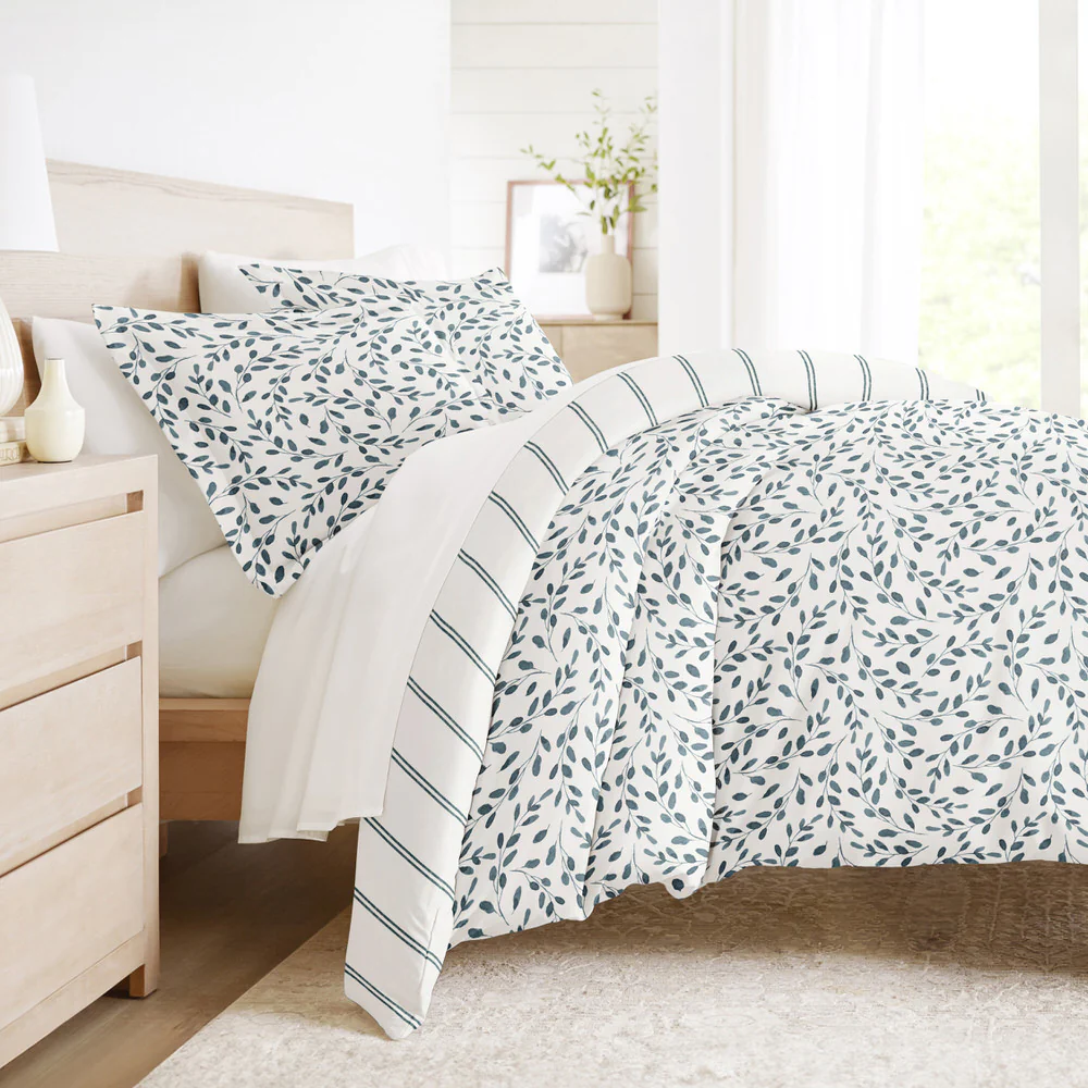 Watercolor Vines Pattern 3-Piece Reversible Duvet Cover Set - Image 3